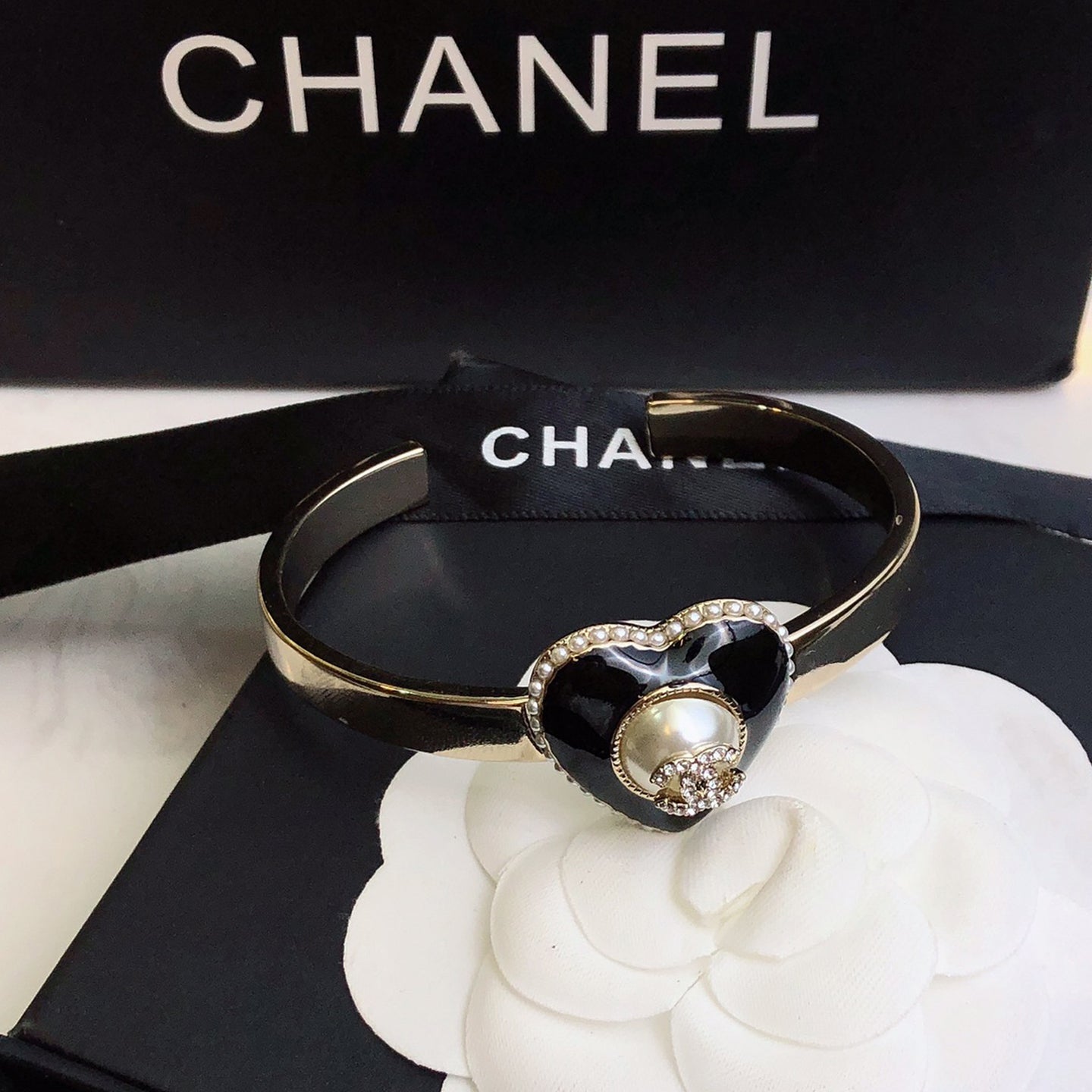 18K CC Heart Cuff Bracelet